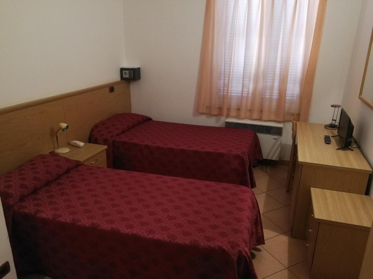 Albergo Della Stazione Cairo Montenotte Kamer foto